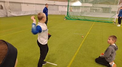 Lapset ja nuoret testasivat taitojaan pesiksen tekniikkakilpailuissa